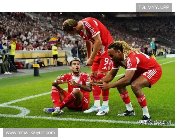 斯坦尼西奇助攻迪亚斯头球，拜仁边后卫参与进攻成常态